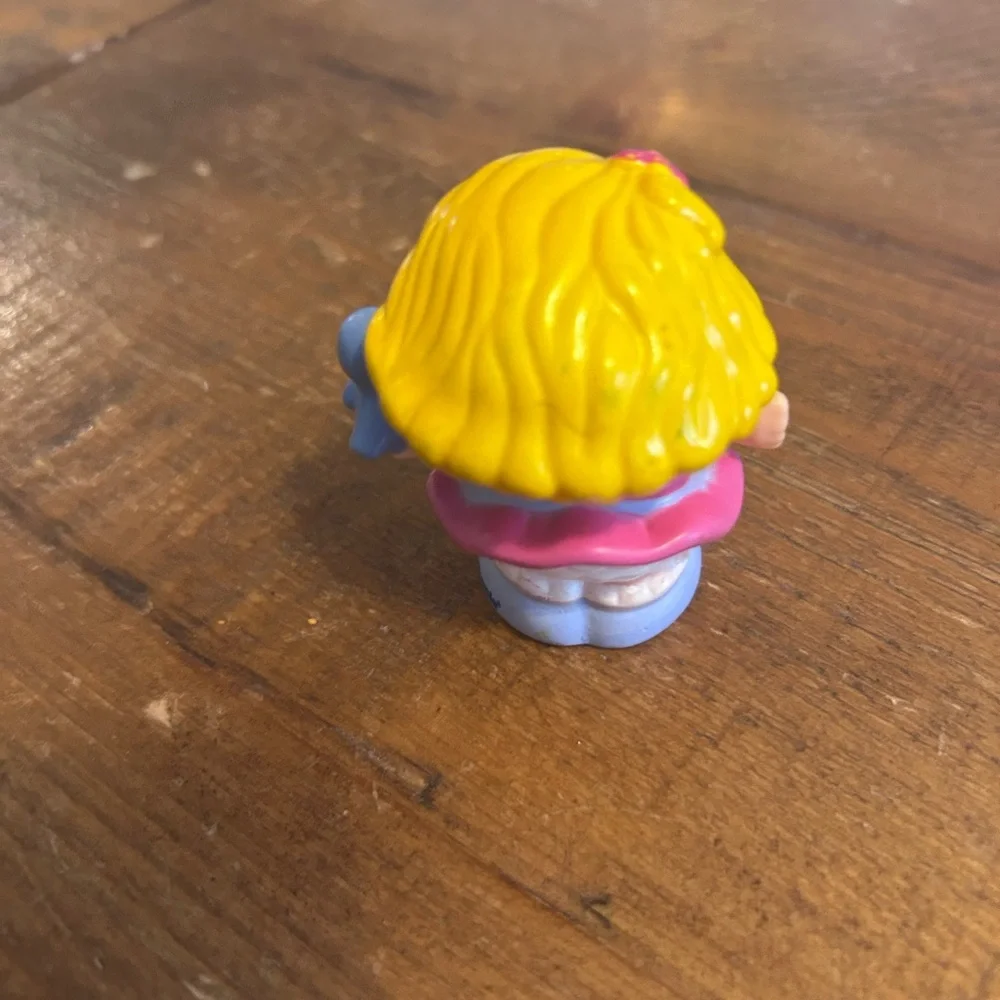 Fisher-Price Little People Sarah Lynn with bird as is